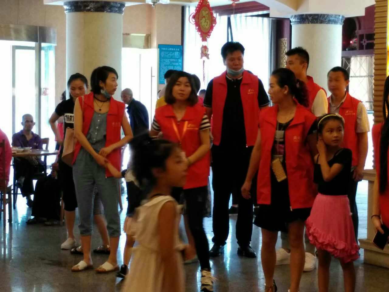 佳和星关爱敬老院老人现场